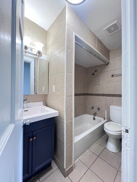 Building Photo - 7024 S Wentworth Ave