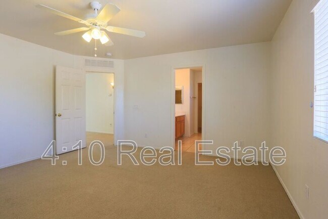 Building Photo - 2320 W Allens Peak Dr
