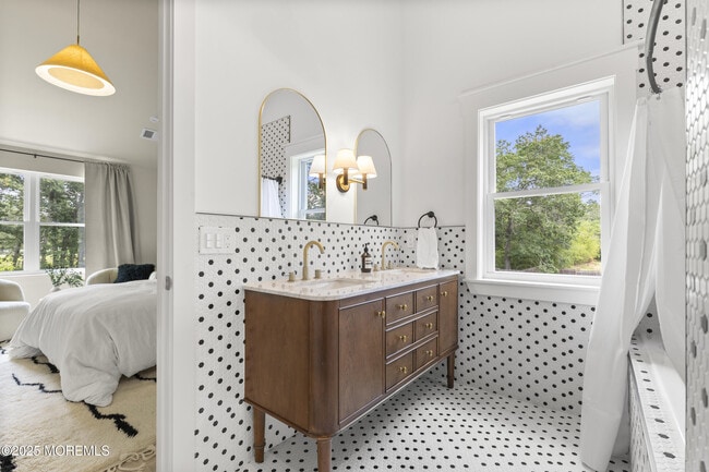 Building Photo - 1406 Transit Ave