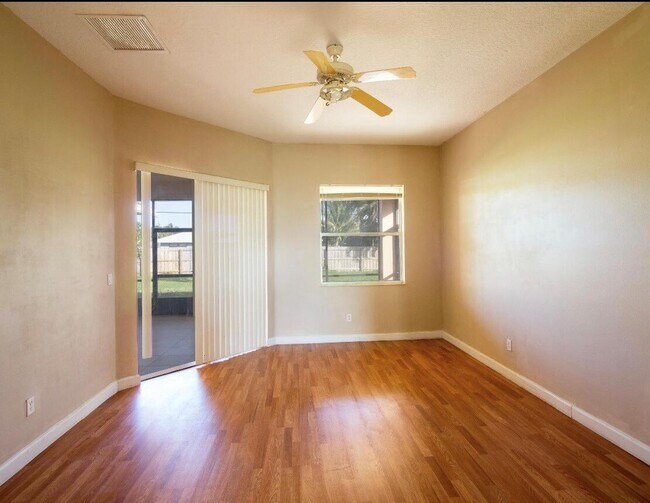Building Photo - 787 SE Evergreen Terrace