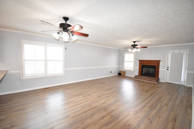 Building Photo - Coming Soon: 3 Bedroom 2 Bath Home-(NO PETS)
