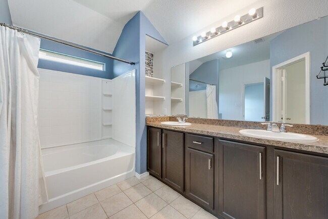 Building Photo - Attractive 4-Bedroom Home in Villages of Eagle Mountain!
