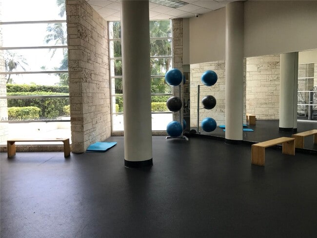 Building Photo - 5161 Collins Ave