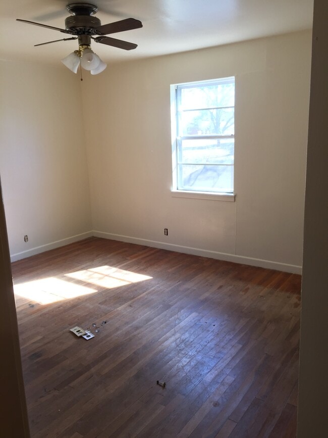 Building Photo - 3/1.5 pet friendly Gilmer