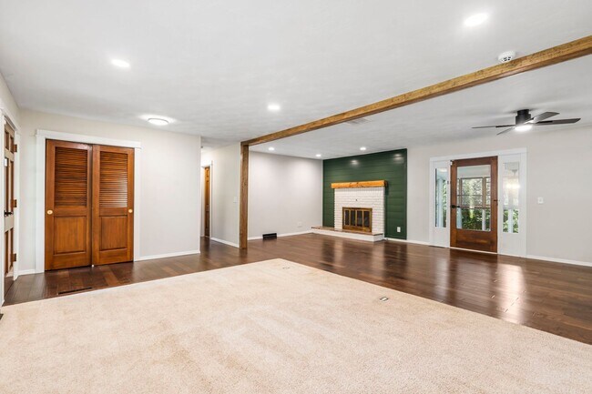 Building Photo - 3 Bedroom 2 Bathroom Springfield, MO