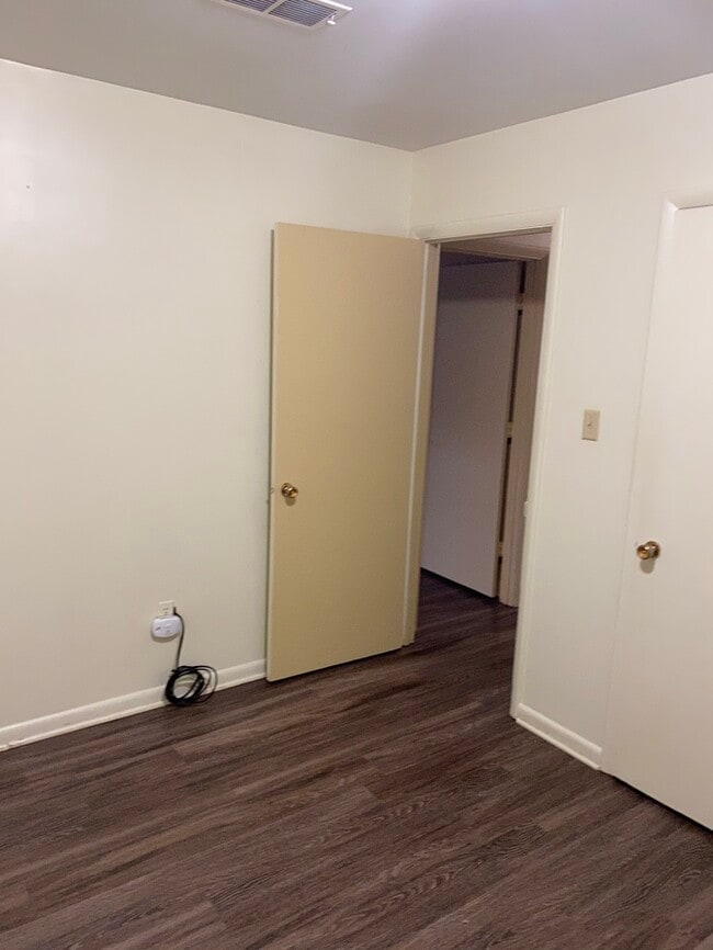 Building Photo - 2410 Martha Cir