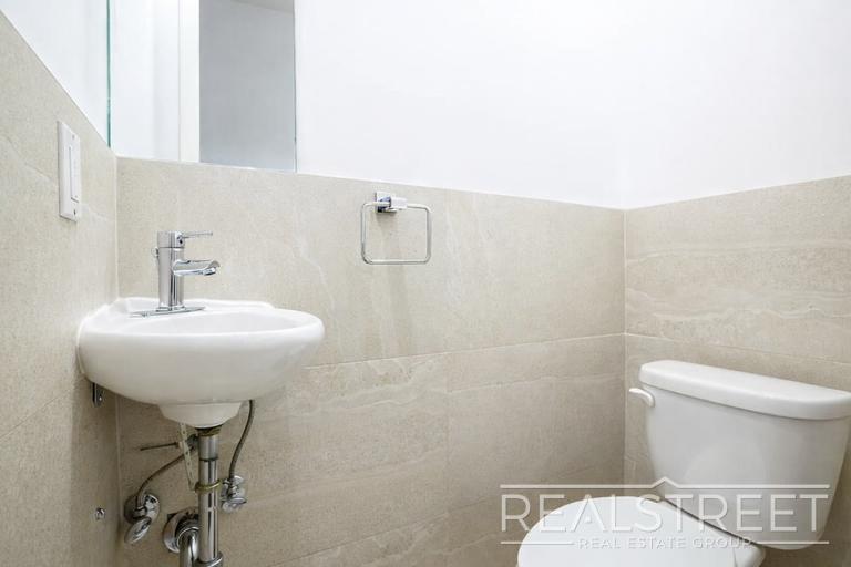 Building Photo - 3 BED 1.5 Bath in Bed Stuy