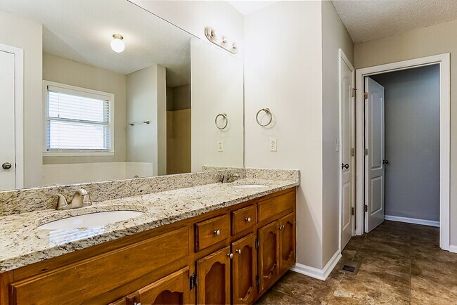 Building Photo - 3017 Teresa Ave