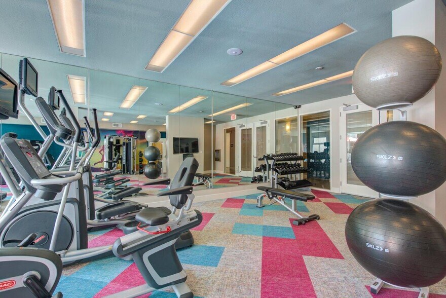 Building Photo - URBANLUX FLEUR PREMIUM