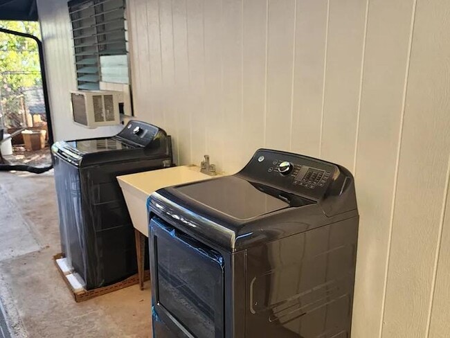 Building Photo - 5383 Manauwea St