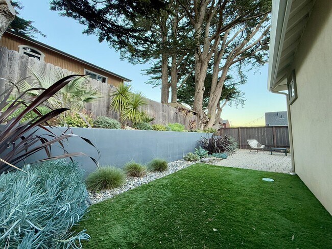 Building Photo - 251 San Pedro Ave