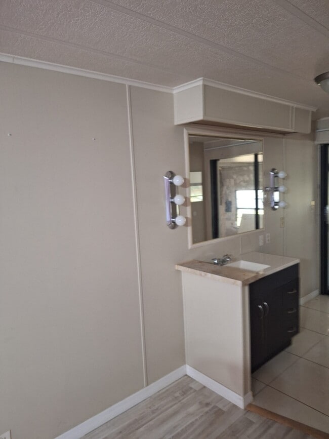 Building Photo - 17444 Raintree Ct