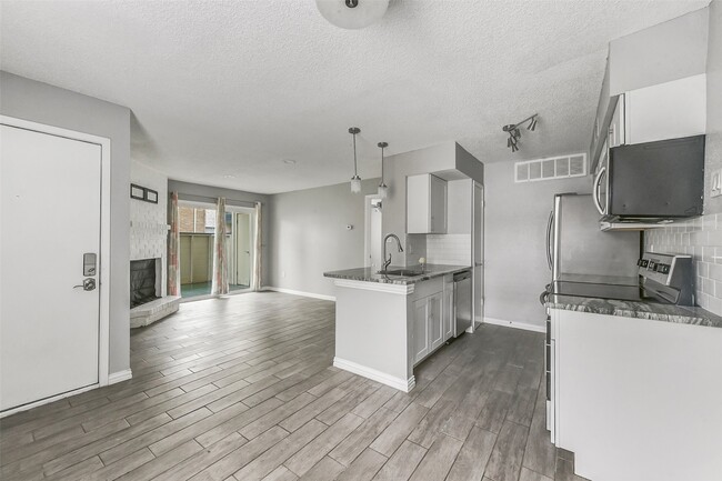 Building Photo - 250 El Dorado Blvd