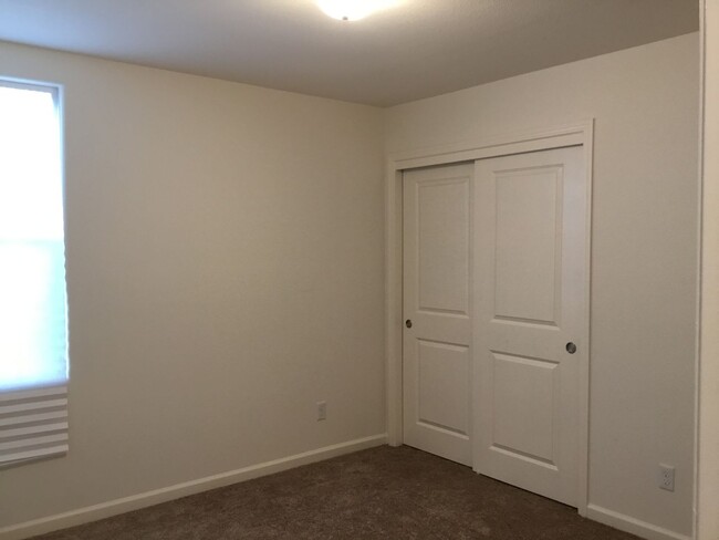 Building Photo - Welcome to Riverstone!!!
