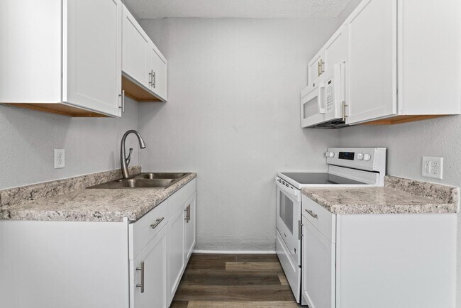 Building Photo - 621 E Main St