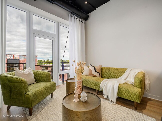 Building Photo - 2725 N Thatcher Ave