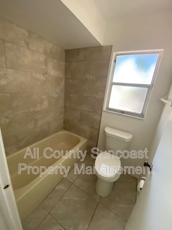 Building Photo - 2925 Pinellas Point Dr S
