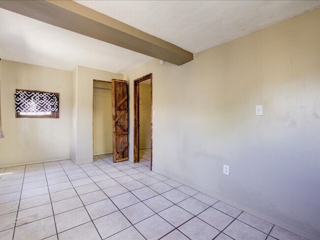 Building Photo - PRICE REDUCTION!!! ALL UTILITIES INCLUDED!