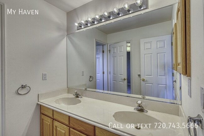 Building Photo - Stunning Heritage West home with all the b...