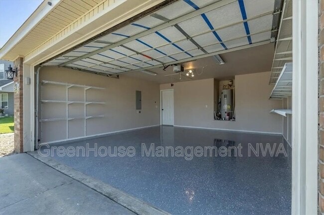 Building Photo - 2705 SW Greensprings Rd