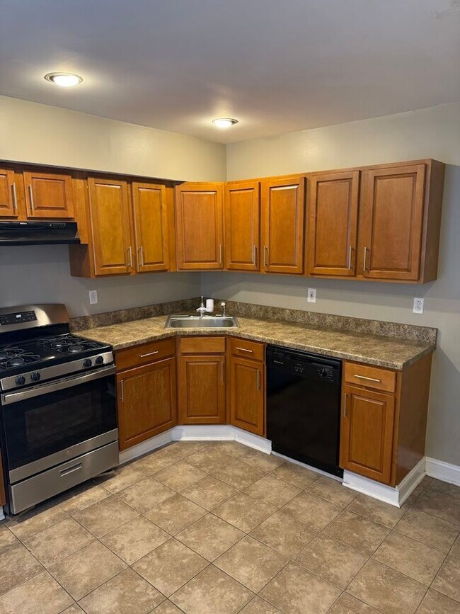 Building Photo - 5552 Avondale Pl