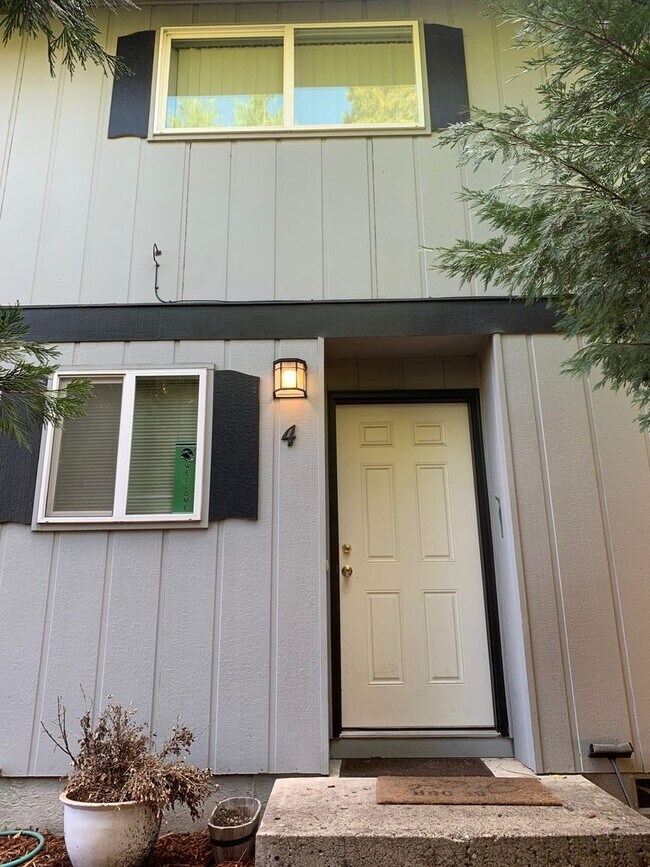 Building Photo - Gama08~1232 W 8th Ave.