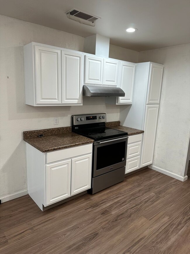 Building Photo - Home for rent