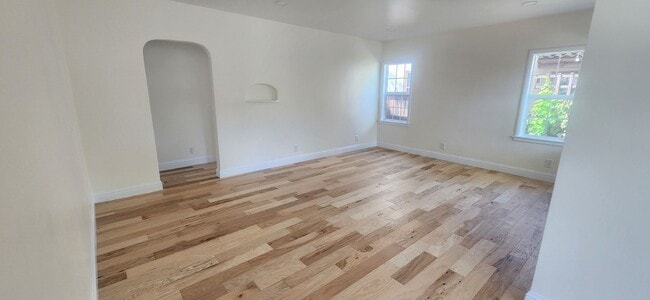 Building Photo - East Sac Charmer