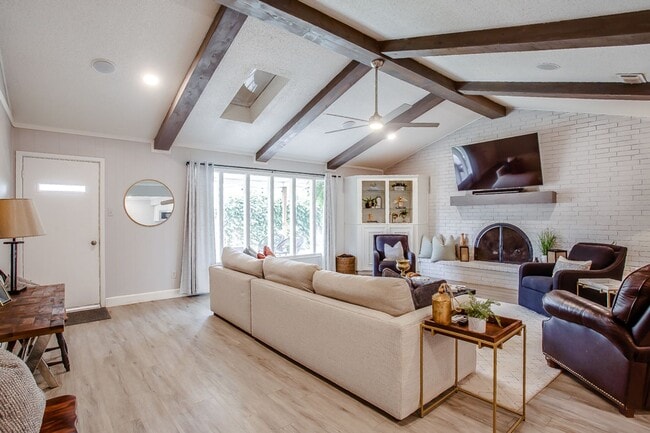 Building Photo - Pre Leasing in Melanie Park!