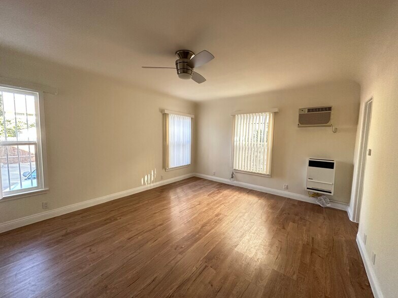 Building Photo - 265 S Manhattan Pl