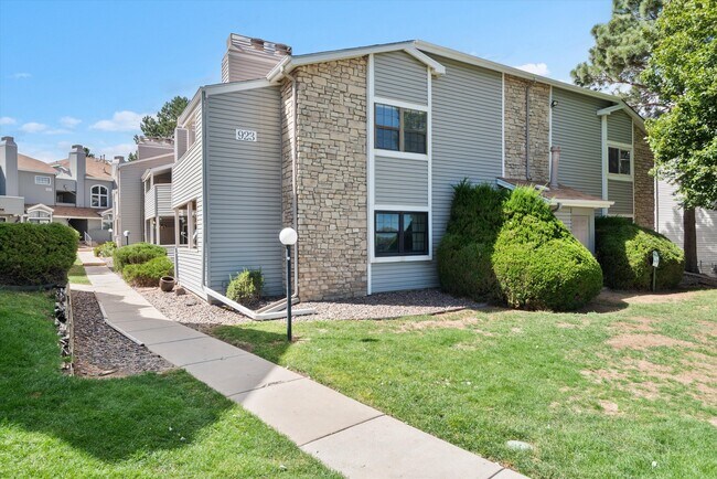 Building Photo - 923 S Zeno Way