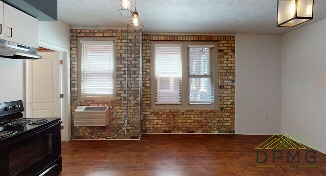 Building Photo - 108 S Hosmer St