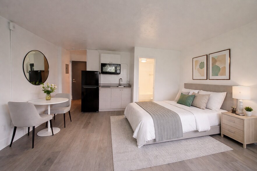 Building Photo - 132 SW 9th St