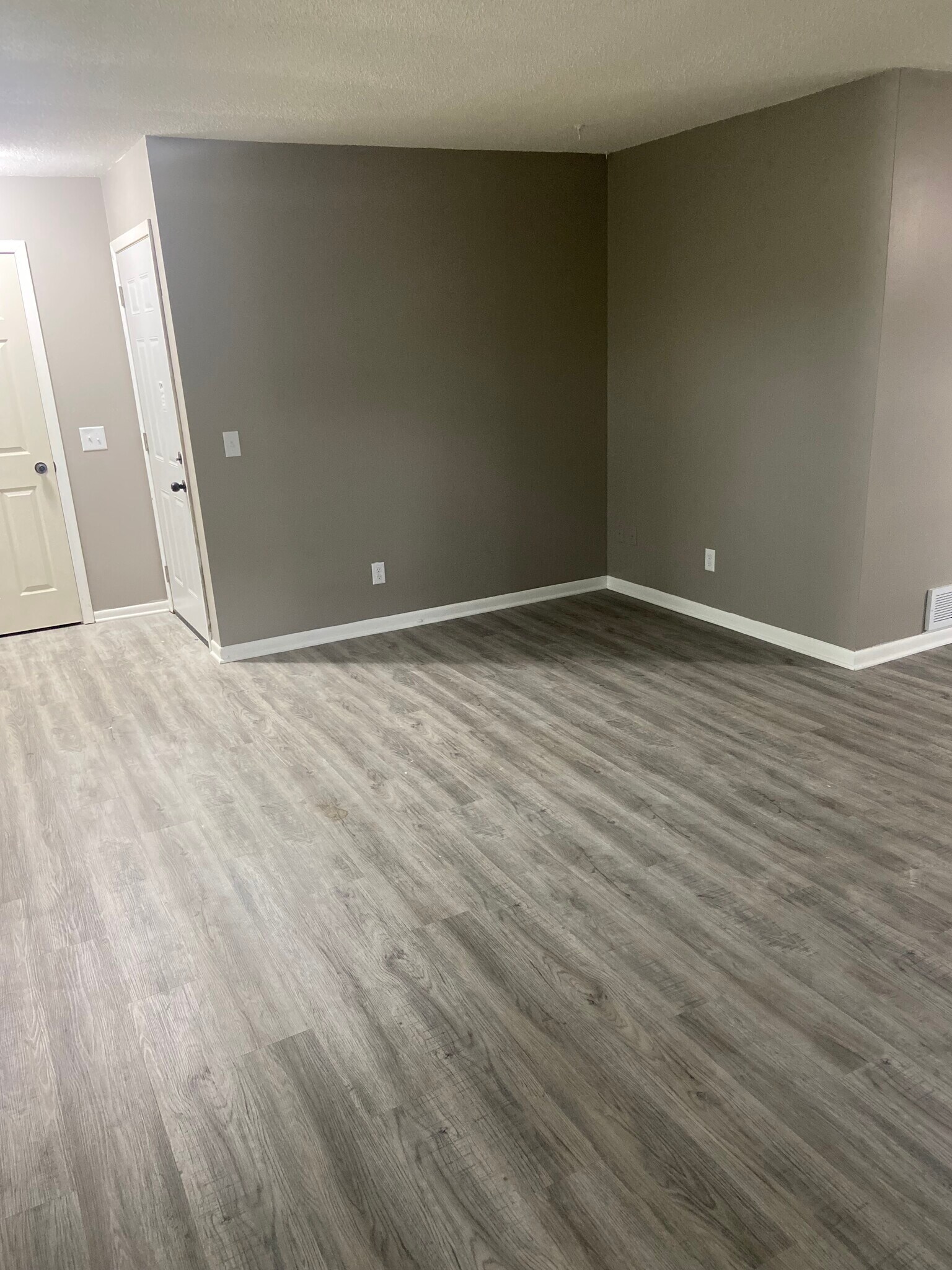 Building Photo - 332 Quincy St NE