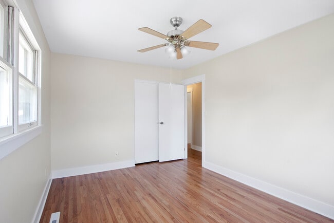 Building Photo - 6415 Londonderry Dr