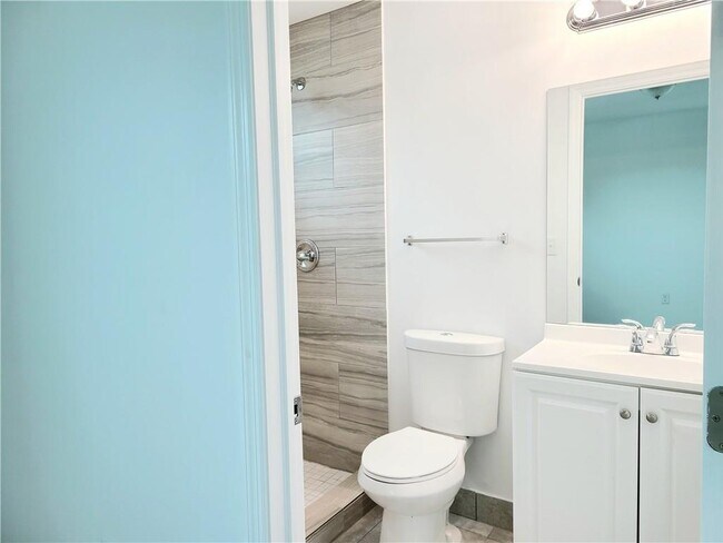 Building Photo - 2326 Taft St