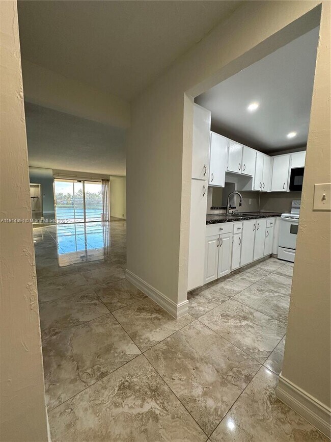 Building Photo - 311 SE 3rd St