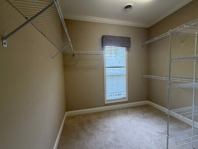 Building Photo - Spacious Executive Home in North Knox Summer Rose Subdivision