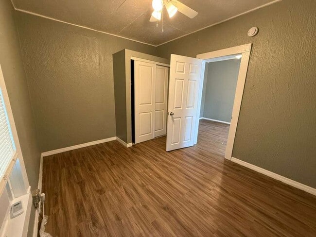 Building Photo - Freshly renovated 2/1 home! Apply for FREE This Holiday Season!