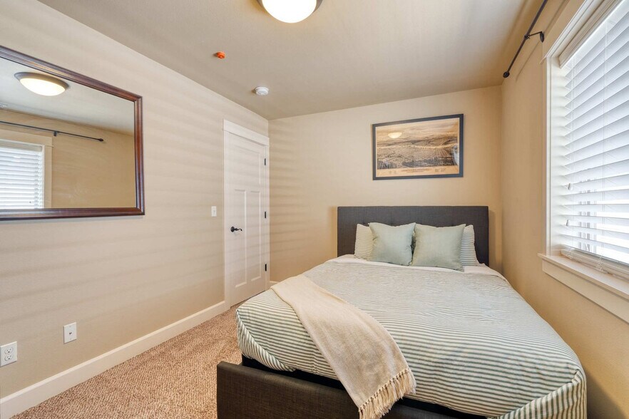 Building Photo - 4622 NE Garfield Ave.