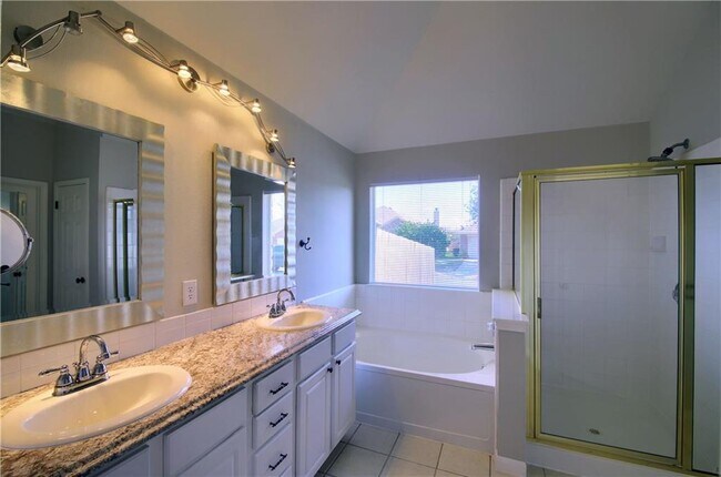 Building Photo - 129 Copperwood Loop