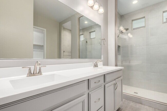 Building Photo - 7747 S 167th Ave