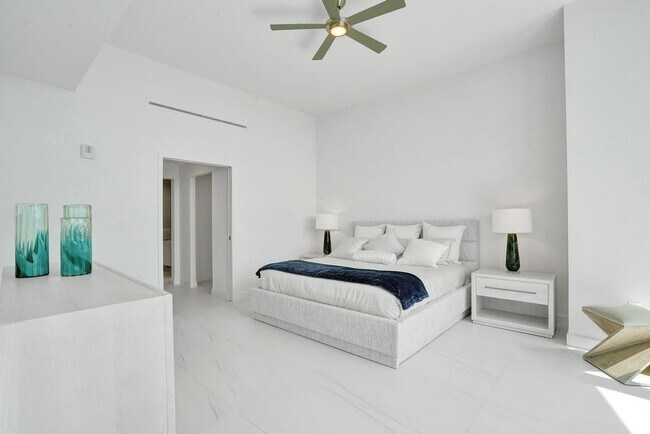 Building Photo - 900 N Ocean Blvd