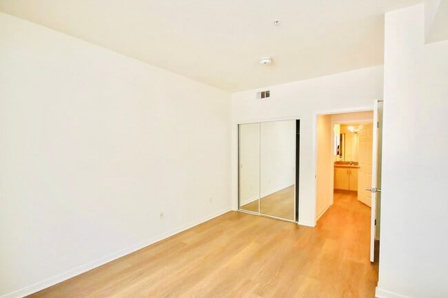 Building Photo - Beautiful 1 bedroom 1 Bathroom, Central Pa...