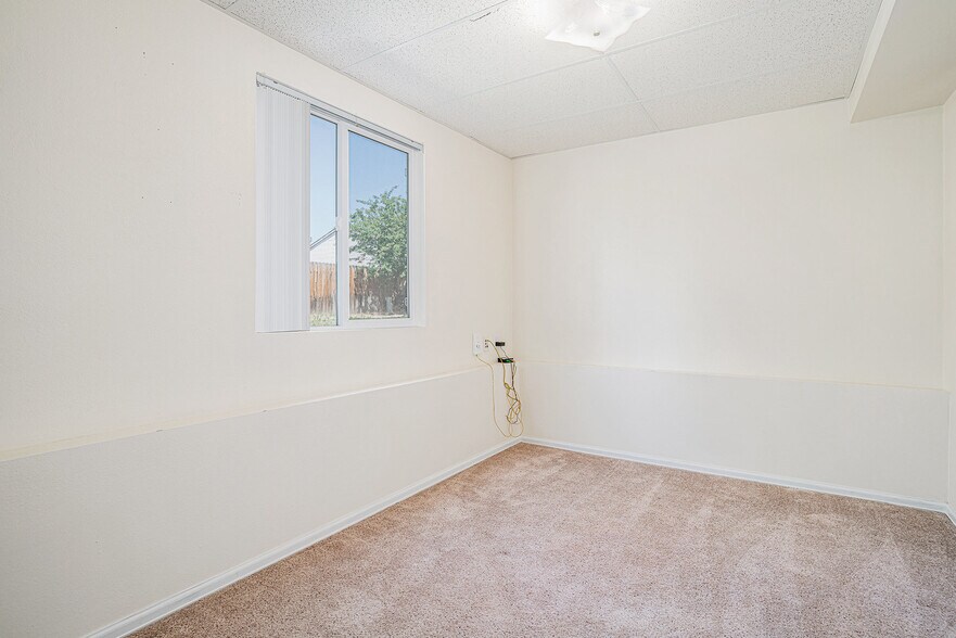 Building Photo - 2139 Daley Dr