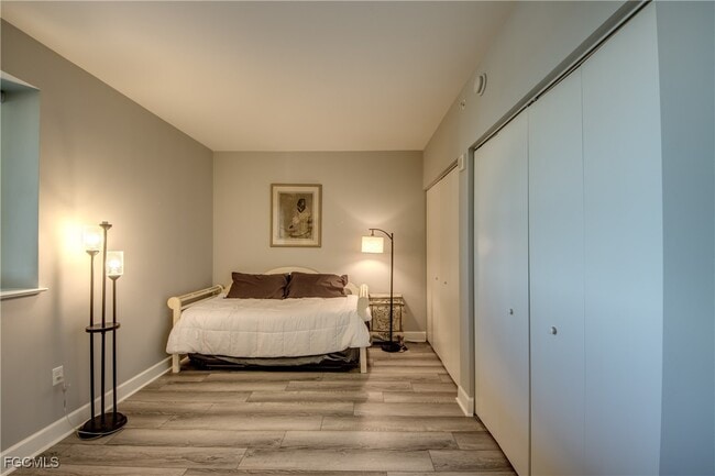 Building Photo - 3000 Oasis Grand Blvd