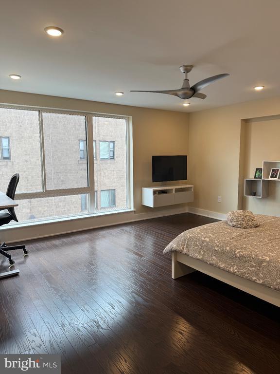 Building Photo - 1651 E Eyre St