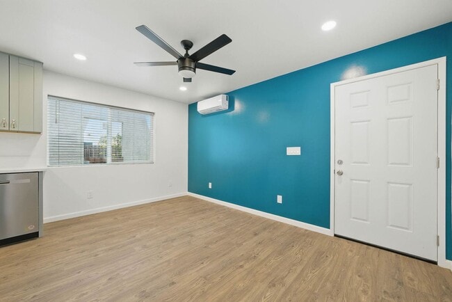 Building Photo - 1736-40 Dahlia Ave