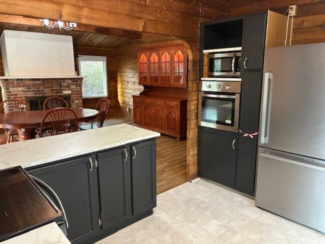 Building Photo - LAKE FRONT PARADISE