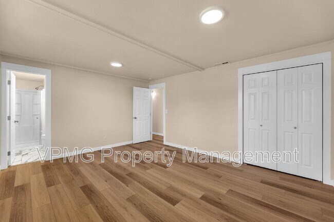 Building Photo - 14907 NE 34th St